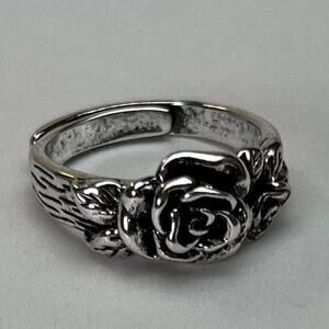 Y2k 2000s vintage style rose ring